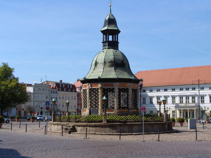 Market Square with the waterworks from 1602 (Wasserkunst), landmark of Wismar