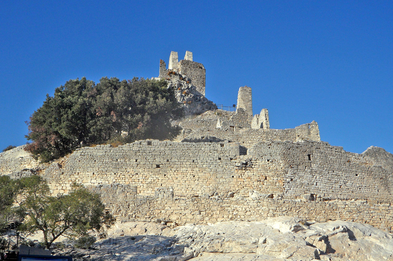 Rocca San Silvestro, known in the Middle Ages as the Pitosfero, is a fortified village built around the tenth century