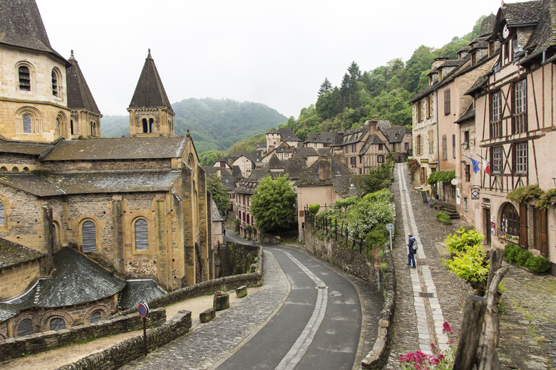 The Abbey and the Bridge of the Pilgrims have been awarded as part of the UNESCO World Heritage "Way of St. James in France".