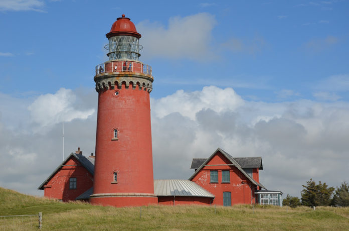 The lighthouse is now operated as a popular excursion destination and venue.by a large group of volunteers