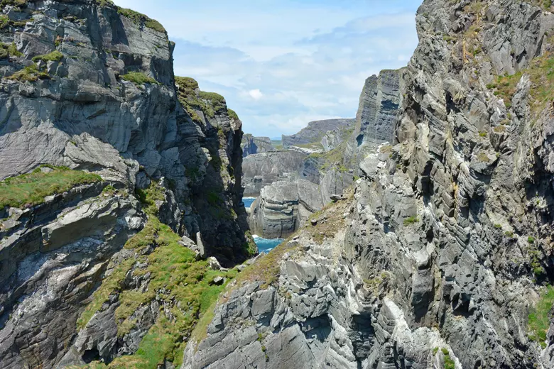 The most interesting of this place are the views of the cliffs. Walking along with them, or simply sitting while listening to the sea breeze or watching the waves break on the coast,
