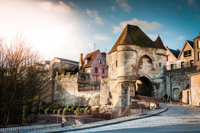 This historically important city has many medieval buildings, including the famous Laon Cathedral. With the historic fortified old town on a table mountain Laon has the largest contiguous listed area in France