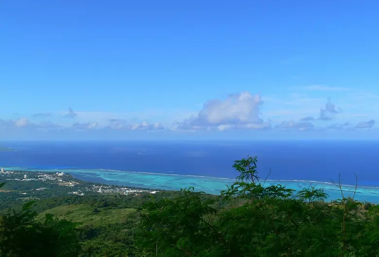 Saipan is a great place for lovers of outdoor activities diving, surfing, fishing ..., and for those who want to just lie on the beach.