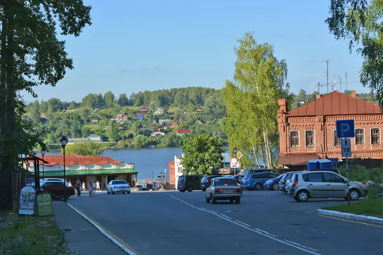 Plyos was a holiday resort for the painters Ilia Repin, Isaac Levitan, Sofia Kuvchinnikova, Feodor Vasilyev, Alexis Savrasov, Boris Prorokov, Nikolay Zhukov, for the great Shaliapin and for the nomenklatura.