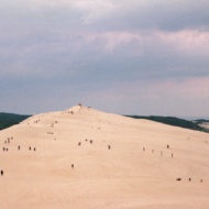 In the summer months, a staircase is built to allow visitors to climb the dune, an activity that attracts more than one million visitors each year. The Basics Located between the Atlantic Ocean and an extensive pine forest.