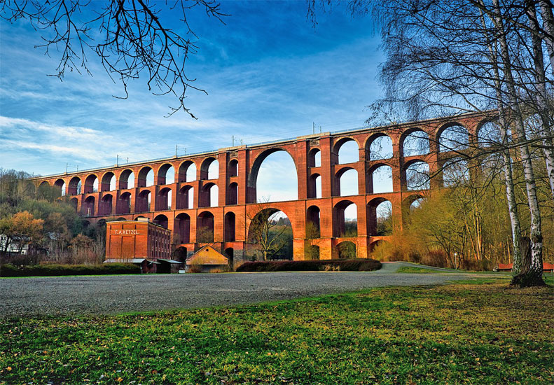 The imposing Göltzschtalbrücke is the largest railway brick bridge in the world and is the symbol of the Vogtland.