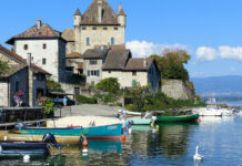 today attracts many tourists resting on the shores of the lake in France and Switzerland.