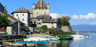 today attracts many tourists resting on the shores of the lake in France and Switzerland.