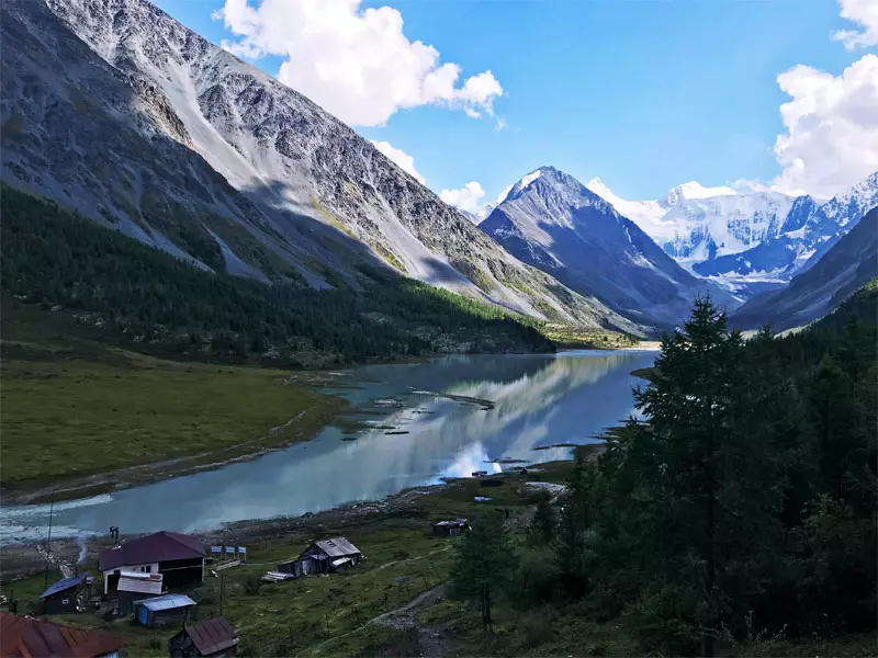 Near the pond, there are several amazing natural sites that you should definitely pay attention to