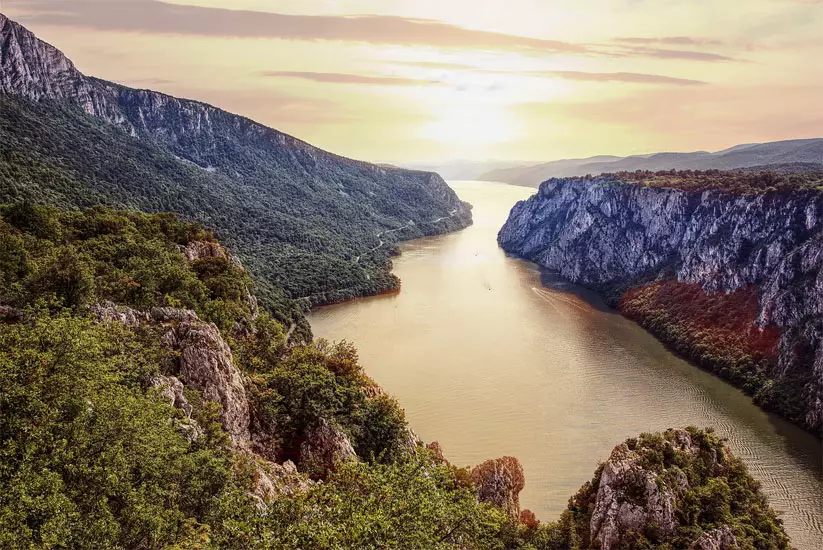 from where the Kazán gorge and the Danube Valley bay also open up to us with a magnificent panorama.
