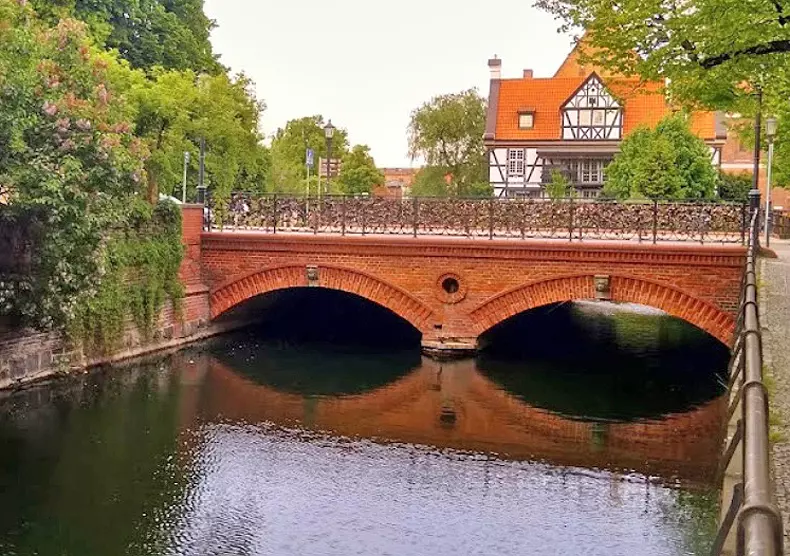 Bridge of love is a a small Medieval canal bridge in Gdansk ,the capital and largest city of the Pomeranian Voivodeship , Poland.