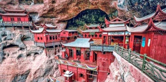 Ganluyan Temple, located on a cliff in Dajin Lake Scenic Area, Taining County, Fujian Province, southern China.