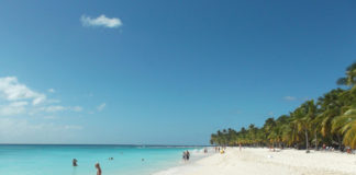 Playa Los Griegos is a beach on Saona , an island off the southeastern tip of the Dominican Republic.