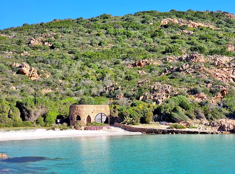 The doctor's beach is a small beach, located in Capo Ceraso ,Province of Olbia-Tempio , North-East Sardinia, Italy.