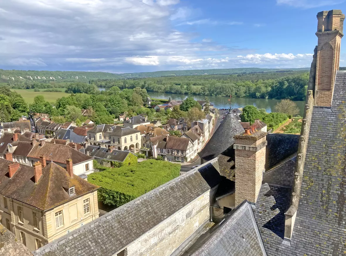 La Roche-Guyon is a village located in the Val-d'Oise department in the Île-de-France region, in northern France