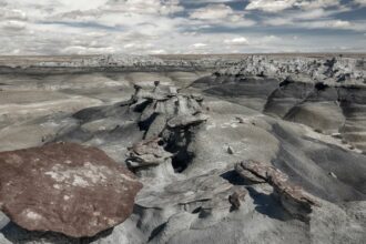 The Bisti/De-Na-Zin Wilderness spans 182 km2 of wilderness located in San Juan County in the US state of New Mexico.