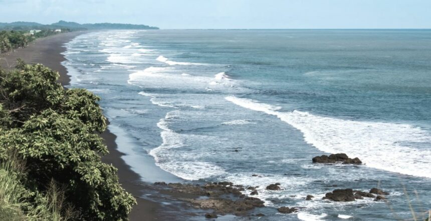 Playa Hermosa, located in Puntarenas, lies just five kilometers south of Jaco and is one of the best places for professional surfing, famous among both Costa Rican and foreign athletes.