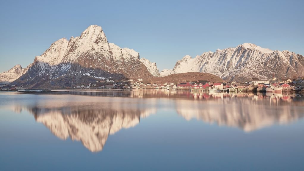 The Lofoten Islands is an archipelago belonging to Norway. They are located in the Norwegian Sea, off the coast of Bodø and north of the Arctic Circle.