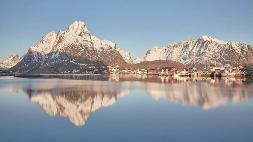 The Lofoten Islands is an archipelago belonging to Norway. They are located in the Norwegian Sea, off the coast of Bodø and north of the Arctic Circle.