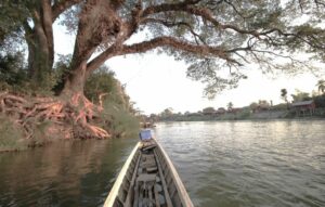 Si Phan Don ( "4,000 islands") is a river archipelago in the province of Champasak, District of Khong in southern Laos.