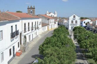 Vila de Frades is a small town in the Alentejo region in the district of Vidigueira , Portugal.