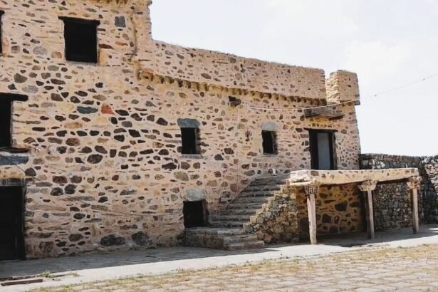 Bin Raqoush Palace is located in the village of Beni Sar, north of the city of Al-Baha, a city in south western Saudi Arabia.