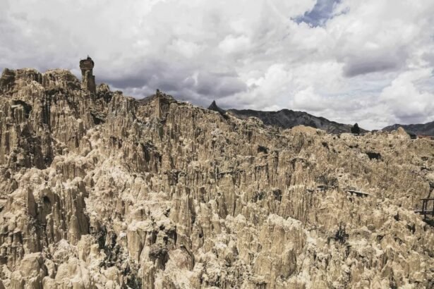 Valle de la Luna ( The Moon Valley ) is a wilderness area wich is located near the center of La Paz, in Bolivia.