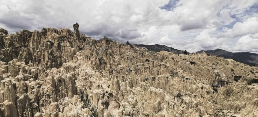 Valle de la Luna ( The Moon Valley ) is a wilderness area wich is located near the center of La Paz, in Bolivia.