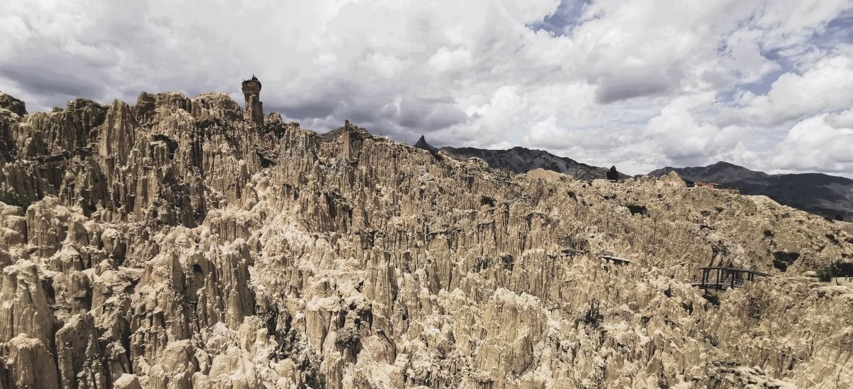 Valle de la Luna ( The Moon Valley ) is a wilderness area wich is located near the center of La Paz, in Bolivia.