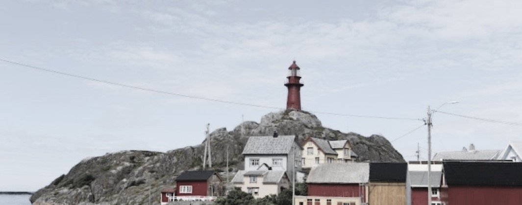 Ona lighthouse is located on the island of Ona in Ålesund municipality in Møre and Romsdal county ,in Norway.