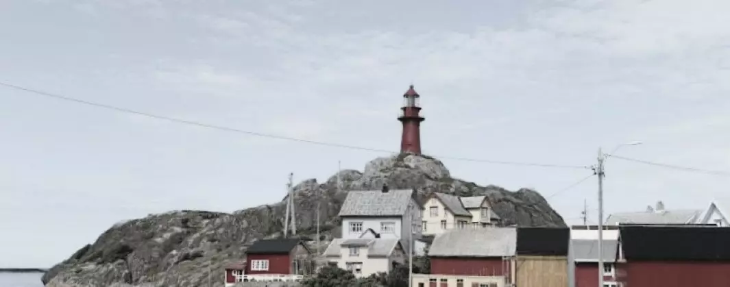 Ona lighthouse is located on the island of Ona in Ålesund municipality in Møre and Romsdal county ,in Norway.