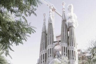 The iconic Sagrada Familia offers stunning photo opportunitiesand concidered one of the the Most Instagrammable Places in Barcelona.