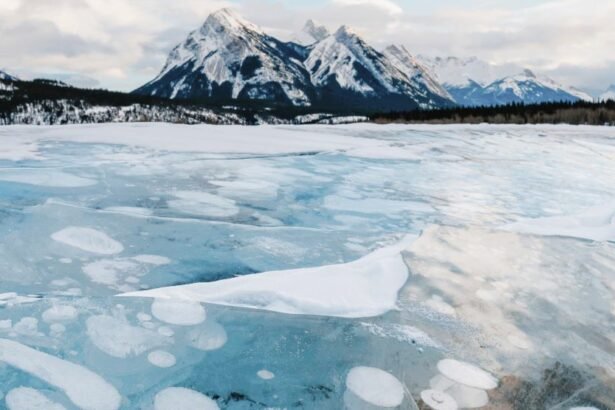 Abraham Lake is a reservoir on the North Saskatchewan River in Clearwater County in the province of Alberta , Canada.