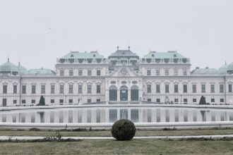 The Belvedere Palace is a Baroque palace built for Prince Eugene of Savoy in the 3rd district of Vienna , Austria.