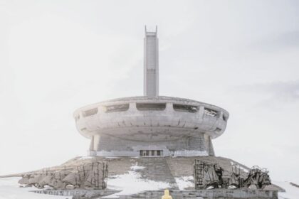 Buzludzha Monument is a abandoned saucer-shaped monument On the remote Buzludzha peak , in the Central Balkan Mountains , in Bulgaria.