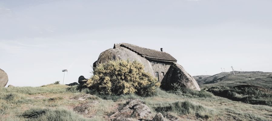 Casa Do Penedo is a stone house located between the city of Fafe and the village of Cabeceiras de Basto, in northern Portugal.