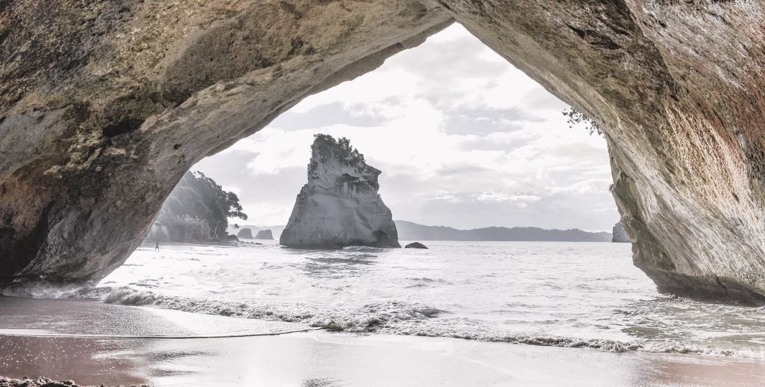 Cathedral Cove is a cove on the beachfront section of Mercury Bay on the Coromandel Peninsula of New Zealand's North Island.