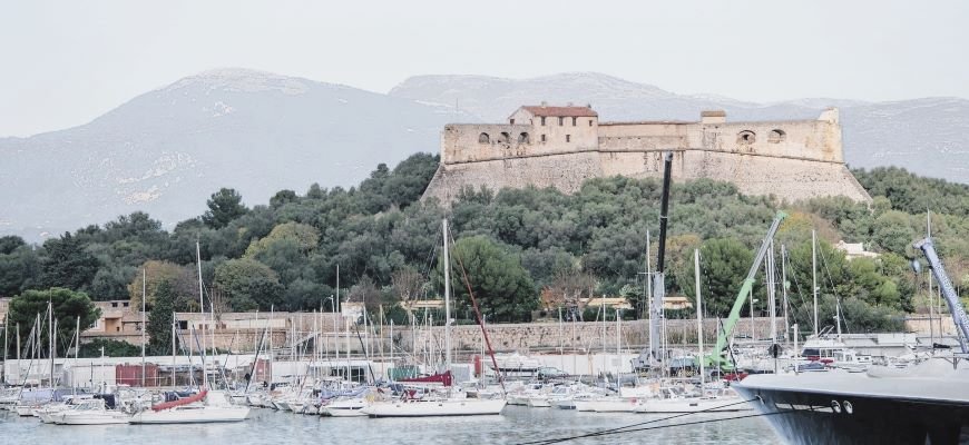 Fort Carré is a 16th-century fortress and landmark located in the northern part of the city of Antibes in in Southeastern France.