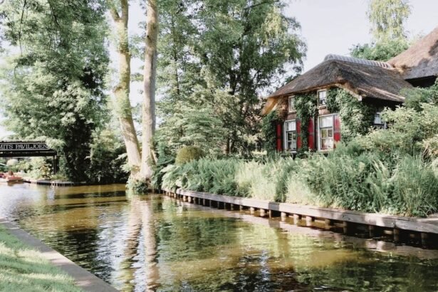 Giethoorn is a village in the Overijssel ,a province of the Netherlands located in the eastern part of the country.