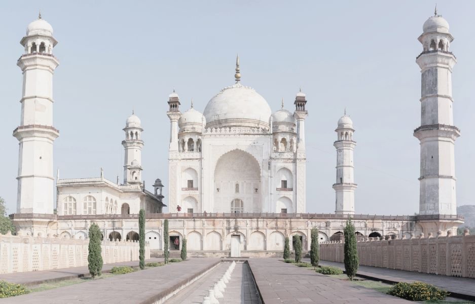 The Taj Mahal is a monumental mausoleum on the south bank of the Yamuna River in the Indian city of Agra.