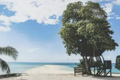 Calangaman Island is a small island in Leyte Province , in the Visayas Archipelago in the Philippines.