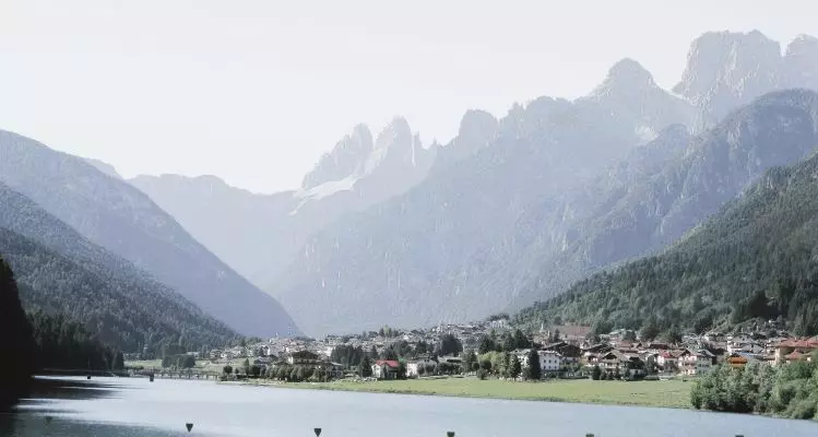 Auronzo di Cadore is a small town and comune in northern Italy, in the province of Belluno, in the Veneto region.